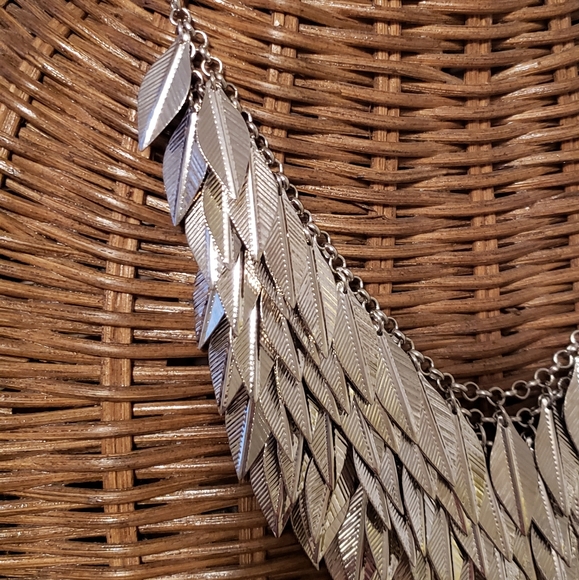 Silver leaf necklace - Picture 3 of 4